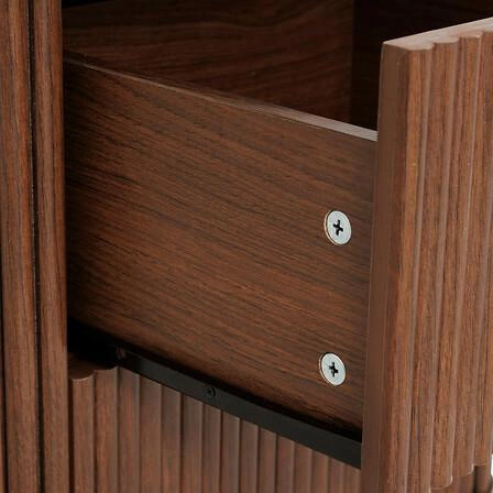 Moderní ořechová komoda Wany 80 cm s frézovanými zásuvkami do obýváku a ložnice Atmosphera