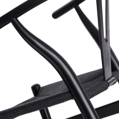 Dřevěná jídelní židle s područkami Wicker Color D2.DESIGN černá inspirovaná Wishbone