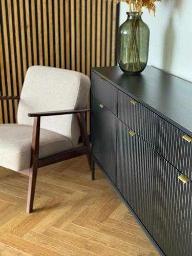 Fomben béžové čalouněné křeslo do obýváku, pohodlné, moderní, bukové dřevo