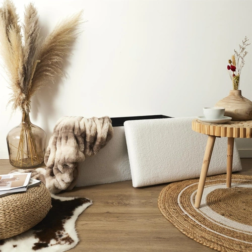 Skládací bílý taburet Intesi Velse z bouclé s úložným prostorem do obýváku a ložnice moderní