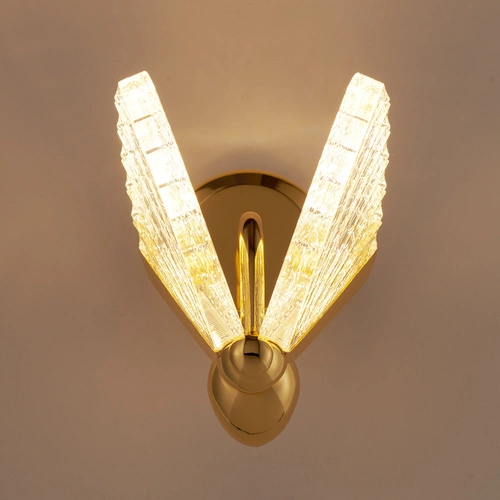 Moderní LED nástěnné svítidlo BEE Step into Design zlaté 18 cm do ložnice a obýváku