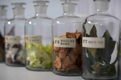 Velká vonná sójová svíčka Cereria Molla Boutique Basil & Mandarin 600g černá do obývacího pokoje