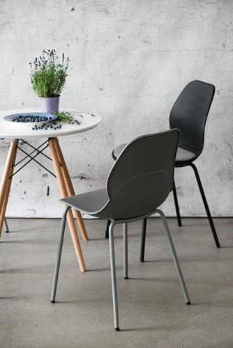 Jídelní židle Layer 4 Simplet bílá moderní z plastu a kovu minimalistická