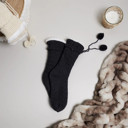 Dámské ponožky Intesi šedé pletené s bambulkami, teplé a příjemné na zimu
