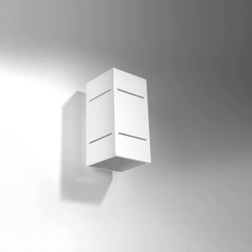 Moderní bílá nástěnná lampa Blocco Sollux Lighting z hliníku do ložnice a obývacího pokoje
