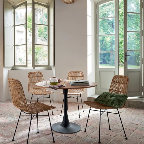 Ratanová boho židle Kubu s kovovými nohami do jídelny a obýváku Atmosphera přírodní