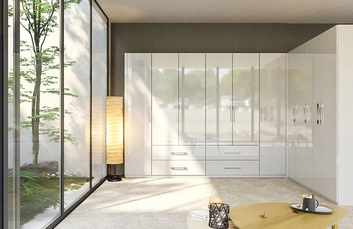 Bílá lesklá šatní skříň Flory se zásuvkami a policí moderní do ložnice 90 cm