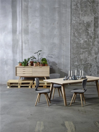 Komoda A-line bělený dub skandinávská se zásuvkami 160 cm na nožkách do obýváku Actona