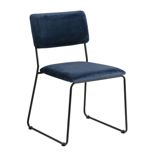 Čalouněná židle Cornelia VIC Actona sametová modrá do jídelny a obýváku na černých nohách