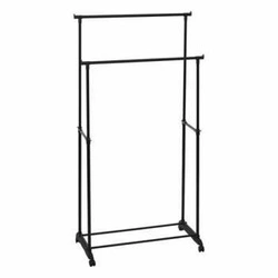 Stojanový dvojitý věšák na oblečení černý s nastavitelnou šířkou na kolečkách 5five