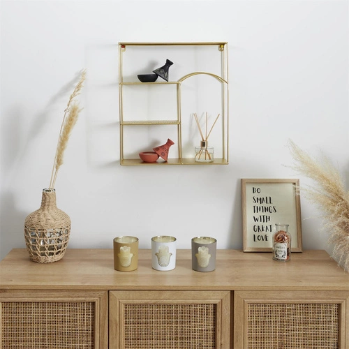 Kovová nástěnná police Alia zlatá na knihy a dekorace moderní do obývacího pokoje Intesi