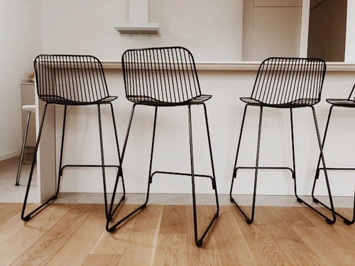 Barová židle Dill High černá s opěrkou, kovová, čalouněná, do kuchyně a k ostrůvku, 75 cm Intesi