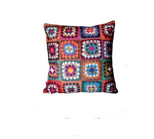 Sametový dekorativní polštář antialergický FRANIA do obýváku a ložnice multicolor 40x40