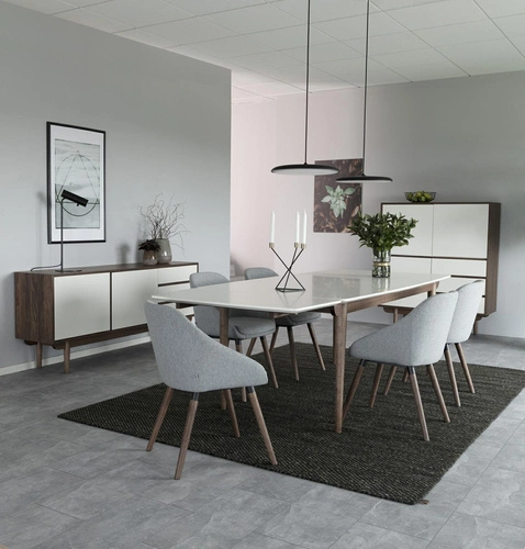 Čalouněná židle Nils Actona šedá skandinávská s područkami do jídelny a obýváku