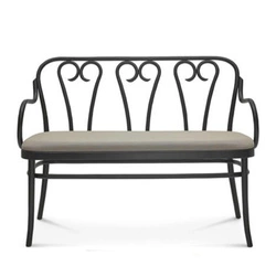 Čalouněná lavice s opěrkou Fameg 6653 CATA premium z bukového dřeva do obýváku na míru