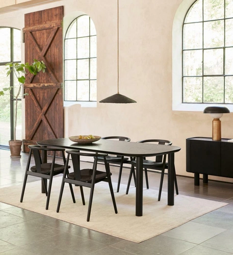 Jídelní dubová dřevěná židle Relate s područkami černá