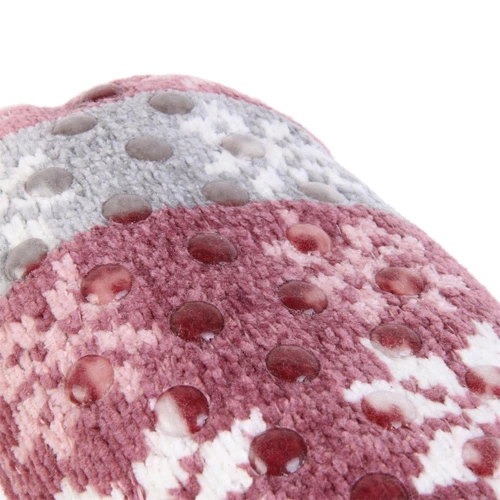 Vánoční vzor růžových teplých ponožek