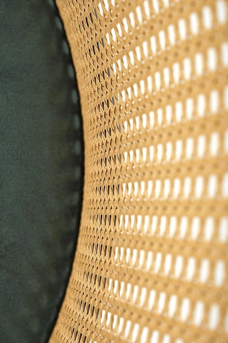 Čalouněná židle zelený samet Seraphine do jídelny a obýváku moderní s ratanovým opěradlem