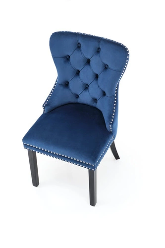 Jídelní židle Charlotte Intesi čalouněná sametem v námořnické modři s dřevěnými nohami glamour