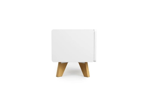 Bílá TV komoda s dubovými nohami Lett 135 cm skandinávská se zásuvkami do obýváku SKANDICA