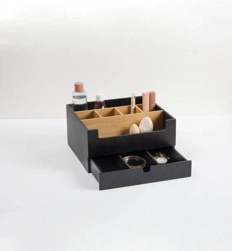 Organizér Natureo se zásuvkou černý