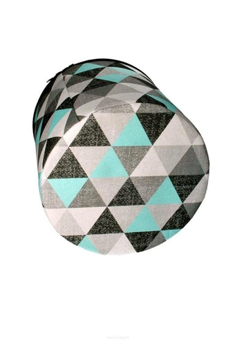 Moderní kulatý taburet Triangles Intesi do obýváku a ložnice, čalouněný filcem