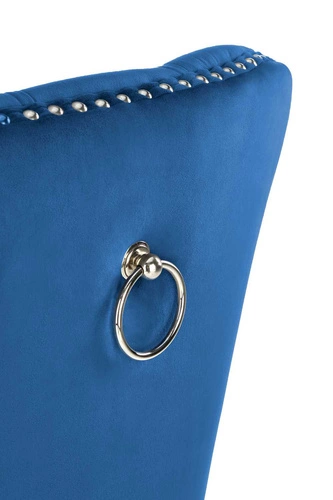 Jídelní židle Charlotte Intesi čalouněná sametem v námořnické modři s dřevěnými nohami glamour