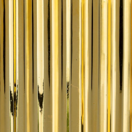 Atmosphera moderní závěsná umělá kapradina 82 cm ve zlatém květináči do obýváku