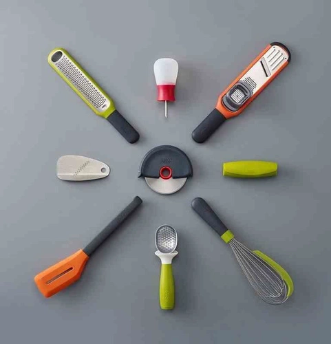 Joseph Joseph DISC kráječ na pizzu se silikonovým krytem moderní grafitový