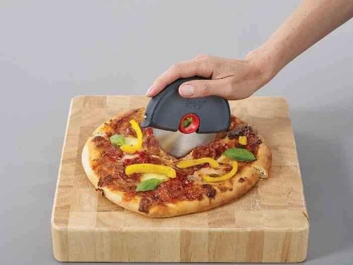 Joseph Joseph DISC kráječ na pizzu se silikonovým krytem moderní grafitový