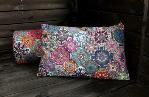 Dekorační sametový polštář VALENCIA antialergenní do obýváku a ložnice vícebarevný