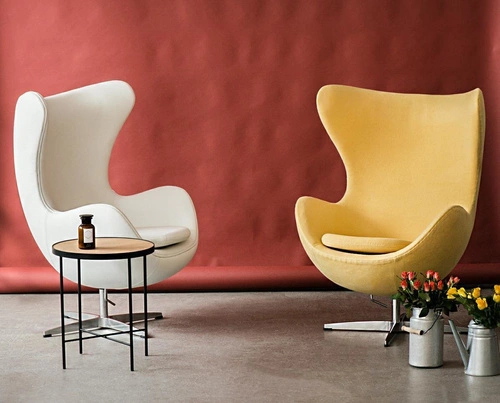 Kožené otočné křeslo Egg D2.DESIGN bílé s houpací funkcí do moderního obýváku