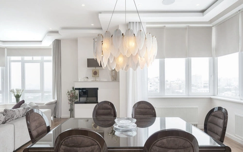 Závěsné svítidlo PIUMA LONG bílé 100 cm skleněné do obýváku a nad stůl glamour