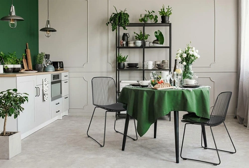 Černá kovová židle Dill Intesi s polštářem z ekokůže loftová do jídelny a kuchyně