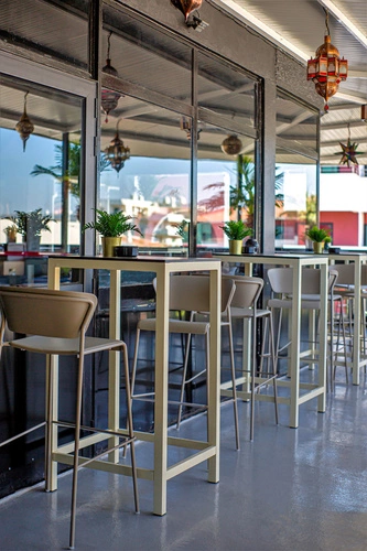 Barová židle s opěrkou Lisa 75 cm šedá moderní kovová stohovatelná do kuchyně a k ostrůvku SCAB Design