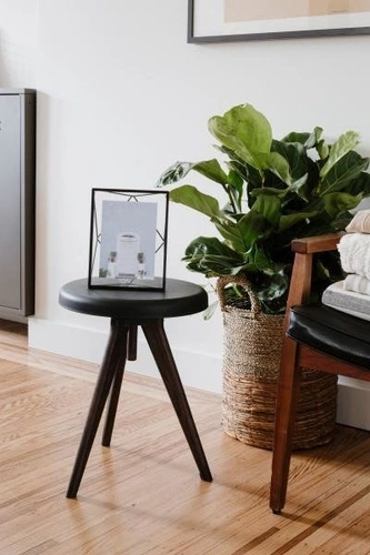 Černý kovový fotorámeček Prisma Umbra 13x18 cm na postavení i zavěšení moderní design