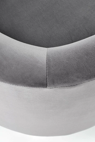 Šedé sametové křeslo Calidris do obýváku ve skandinávském stylu s područkami