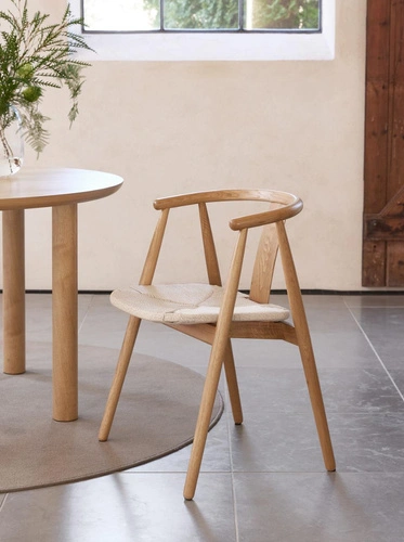 Dřevěná jídelní židle Relate s područkami dub boho