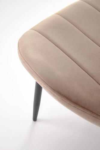 Čalouněná židle Griviza Velvet béžová do jídelny moderní sametová na černých nohách