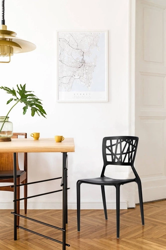 Černá moderní stohovatelná židle Bush inspirovaná Viento na zahradu a do banketního sálu