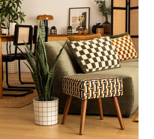 Odpočinkové křeslo Chiara s podnožkou, hnědé čalouněné, do retro obývacího pokoje, s područkami Atmosphera