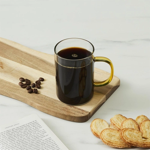 Sklenice na nápoje Coloured Intesi žlutá skleněná 300 ml minimalistická do kuchyně