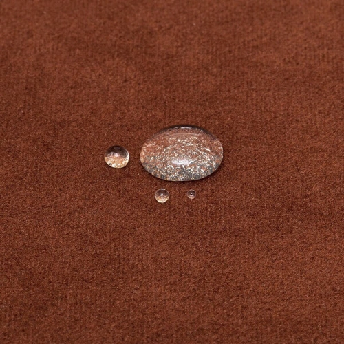 Třímístná sametová pohovka Candice hnědá moderní s područkami do obývacího pokoje Atmosphera