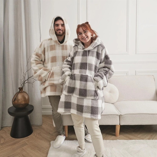 Bluzo deka Intesi snuddie teplá béžová kostkovaná s kapucí na pohovku 128 cm