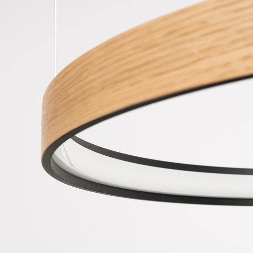 Moderní LED lustr RIO_EIK 78 z dubu do obýváku a jídelny Thoro 79 cm