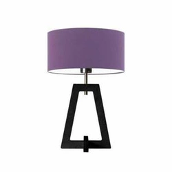 Noční lampička Clio glamour s fialovým stínidlem a ebenovým dřevěným podstavcem do ložnice