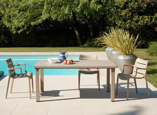 Zahradní židle Sunset SCAB červená z plastu, stohovatelná s područkami