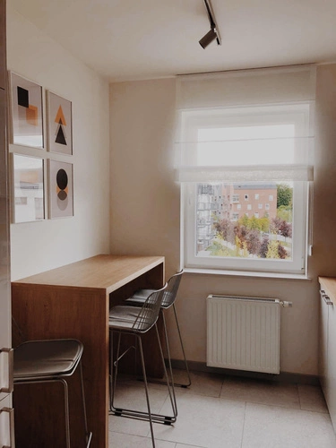 Barová židle Dill Low černá s opěrkou, kovová s ekokůží, industriální do kuchyně 66 cm Intesi