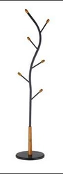 Stojanový věšák do předsíně Tuyau Intesi černý moderní kovový s dřevem 186 cm