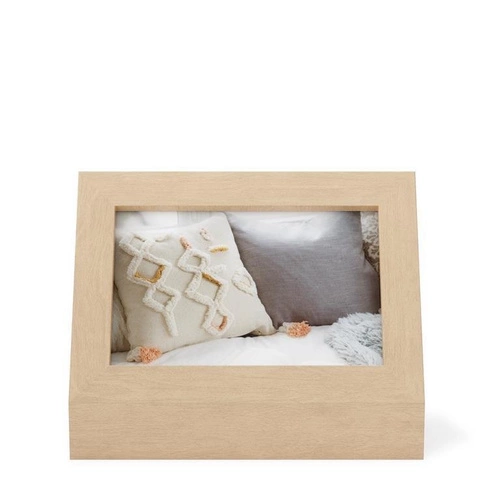 Stojací dřevěný fotorámeček 10x15 v přírodní barvě Podium Umbra moderní na stůl